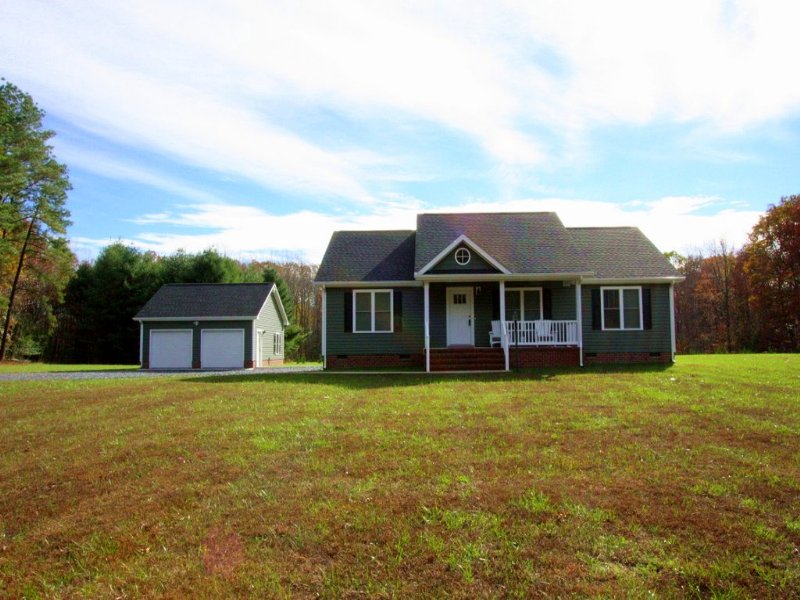 Lovely Home Farm for Sale in Cartersville, Cumberland County