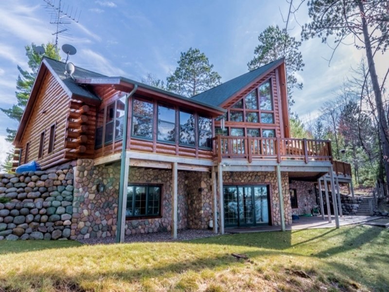 Two Sisters Lake Luxury Home : Newbold : Oneida County : Wisconsin