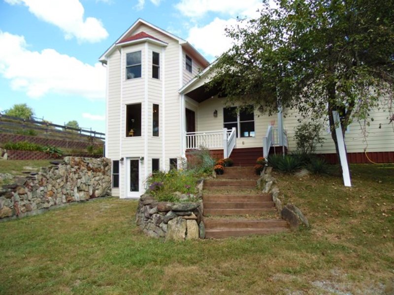 Idyllic Home in Mountain Setting : Independence : Grayson County : Virginia