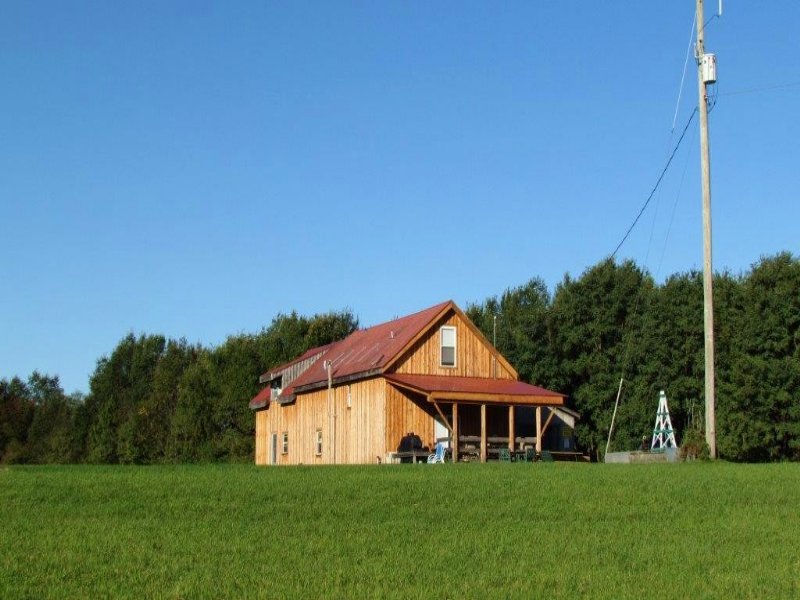 42 Acres Lodge Bordering State Land, Farm for Sale in New York, 115136