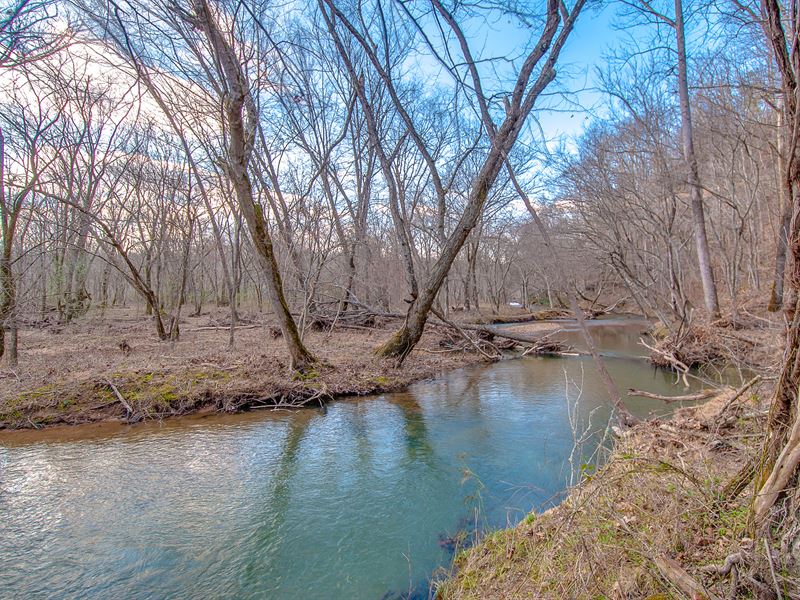 300 Acre On Swan Creek : Duck River : Hickman County : Tennessee