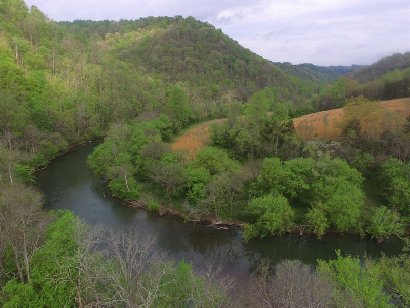 Private Retreat On The Powell River Farm for Sale in Tazewell