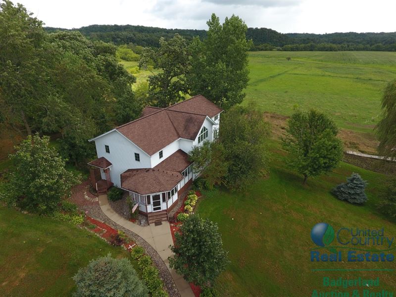 Extraordinary Turnkey Farm : Fennimore : Grant County : Wisconsin
