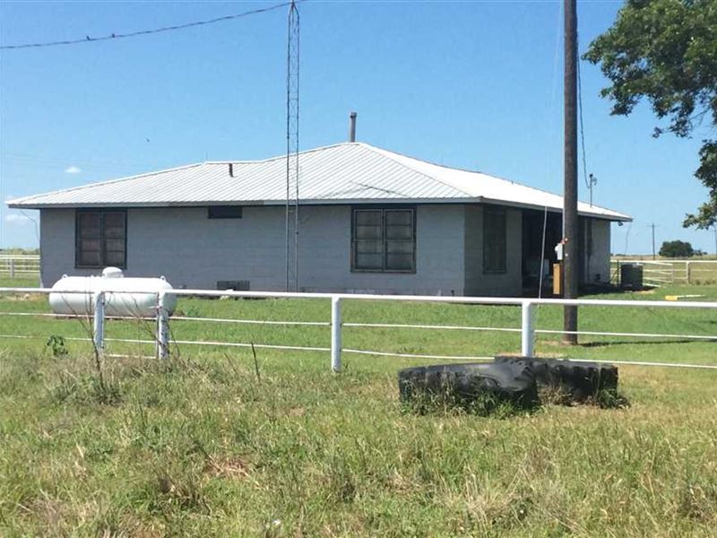 House on 10 Acres Land for Sale ne : Gainesville : Cooke County : Texas
