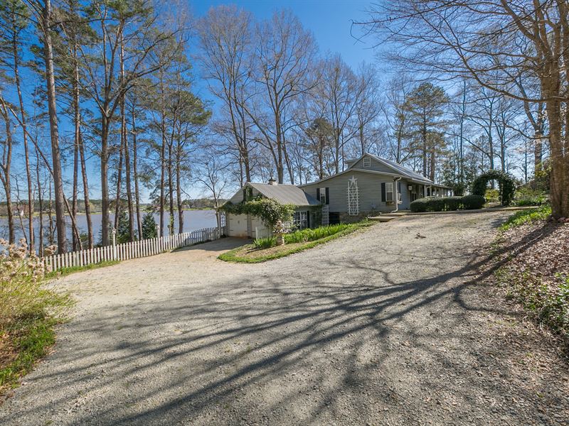Quaint Lake Oconee Retreat On 5 Ac, Farm for Sale in 145026