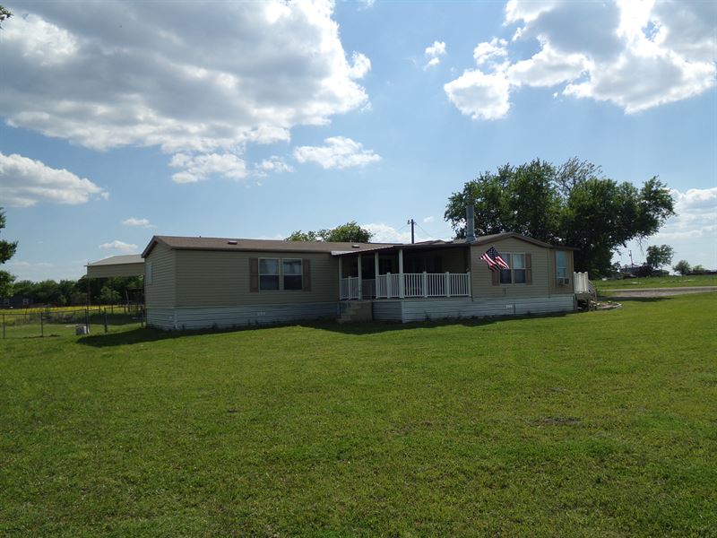Country Home On Small Acreage Farm for Sale in Wolfe City, Hunt