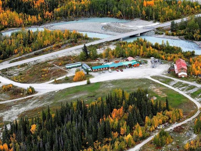 Historic Lodge/Hotel, 17 Rooms, Res : Copper Center : Valdez-Cordova Borough : Alaska