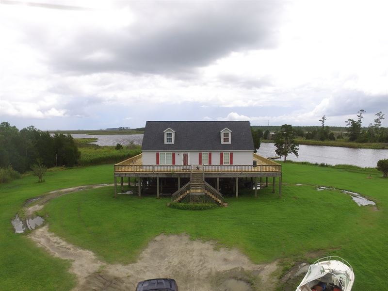 Premier Waterfront Property Farm for Sale in Scranton, Hyde County