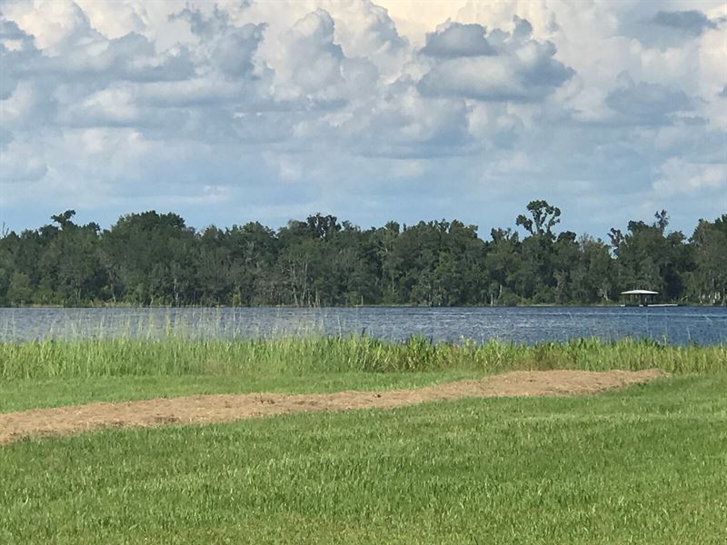 11.99 Acres On Private Lake Farm for Sale in Live Oak, Suwannee