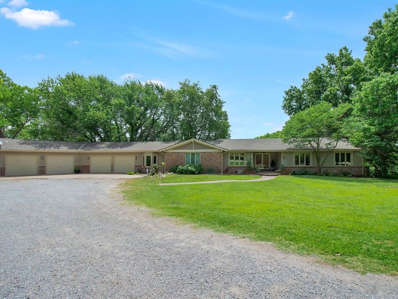 Custom Estate, 10 Acres, Pond : Garden Plain : Sedgwick County : Kansas