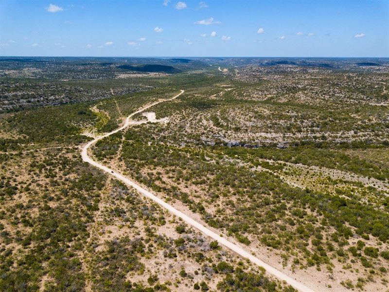 Hunting Ranch 2,550 Acres Val Verde, Farm for Sale in Texas, 167839