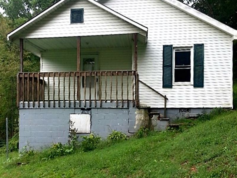 Older Home 10 Wooded Acres Swords Farm for Sale in Swords Creek, Russell County, Virginia