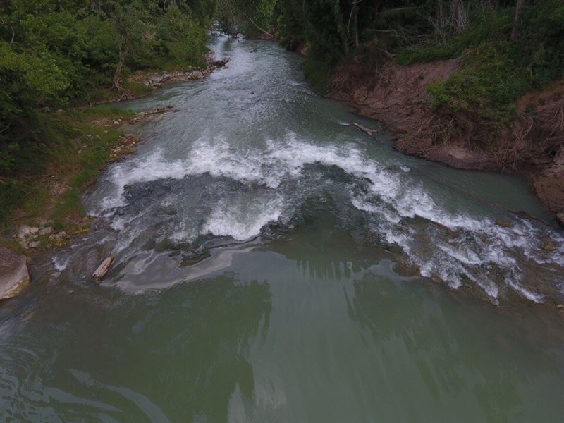 468 Acre San Marcos River Ranch Farm for Sale in Luling, Caldwell County, Texas 185501