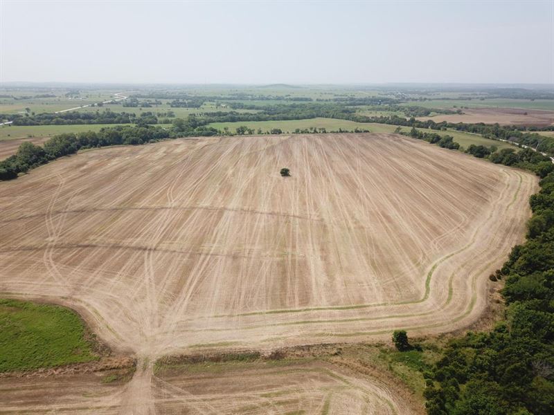 207 Farmland Acres for Sale in Mont : Havana : Montgomery County : Kansas