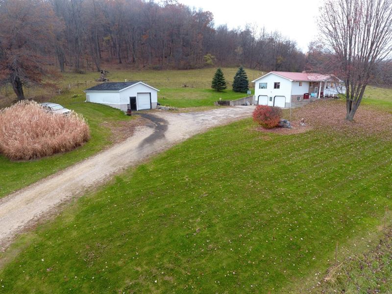 Country Home Near Keyesville : Bear Creek : Sauk County : Wisconsin