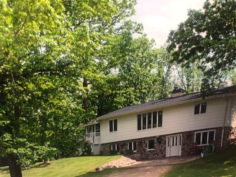 Country Home Waupaca River Waupaca, Farm for Sale in Wisconsin, 191392