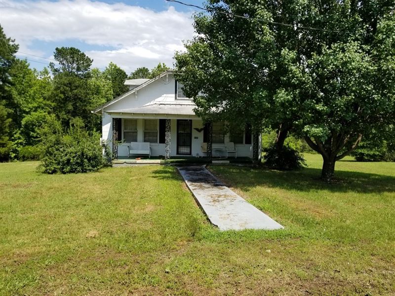 1940'S 2 Story Home In Southern, VA Farm for Sale in La Crosse