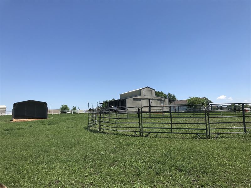 Horse Heaven, 2 Barns, 14 Acres : Van Alstyne : Grayson County : Texas