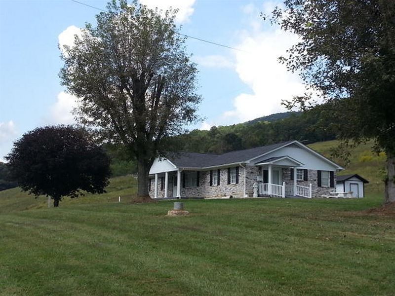 Beautiful Home with 100 Acres : Sneedville : Hancock County : Tennessee
