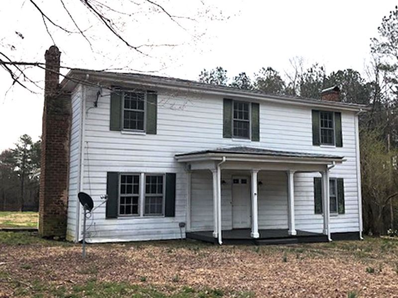 Farmhouse Rural Area Dinwiddie Farm for Sale in McKenney, Dinwiddie