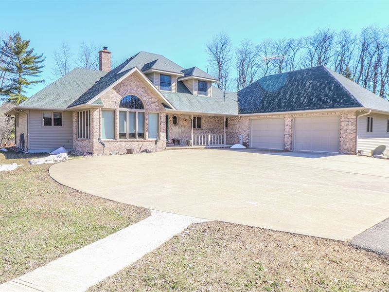 Riverfront Home Waupaca, WI, Farm for Sale in Wisconsin, 195796 FARMFLIP