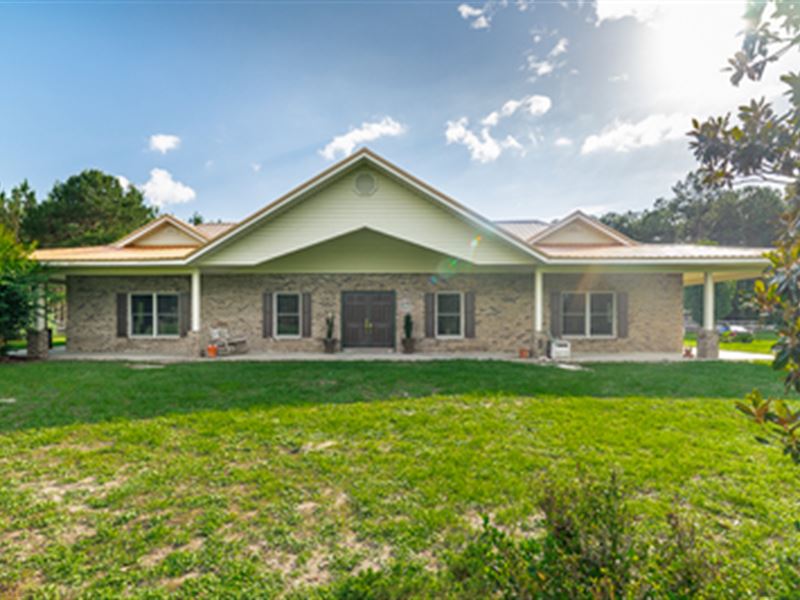 Elegant Equestrian Estate Farm for Sale in Wellborn, Suwannee County