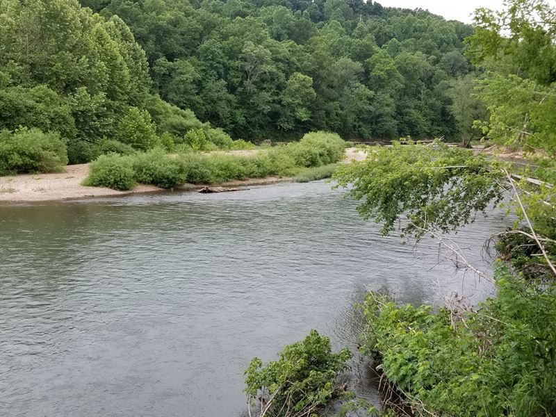 Buffalo River Front Property : Lobelville : Perry County : Tennessee