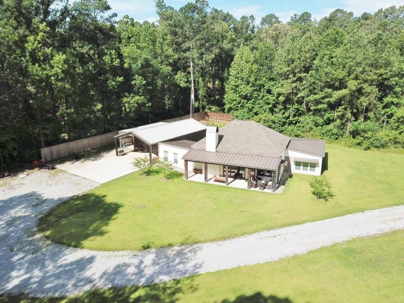 Hunting Lodge with Pond & Creek : Woodville : Wilkinson County : Mississippi