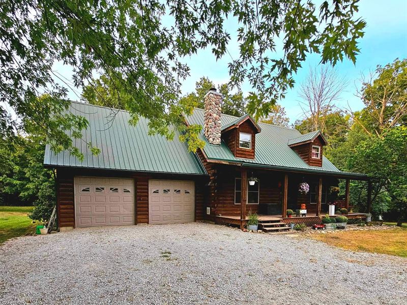 Pristine Log Home on 7.8 Acres Geor : Georgetown : Vermilion County : Illinois