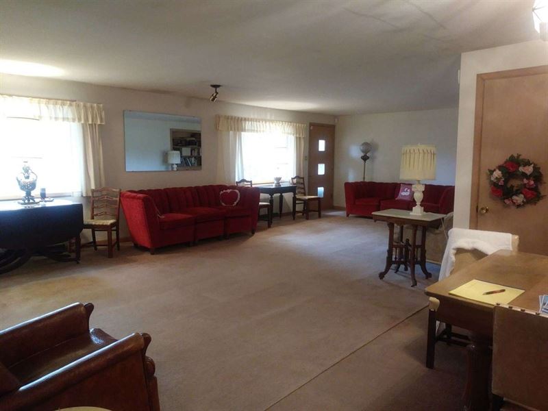 3 Bedroom, 1.5 Bath Country Home : Oblong : Crawford County : Illinois