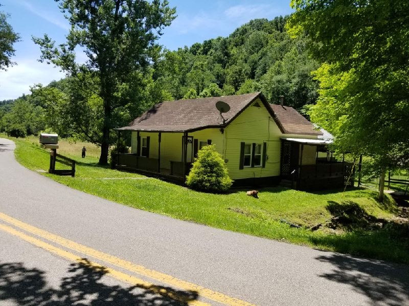 Single Family Home with Acreage, Farm for Sale in West Virginia