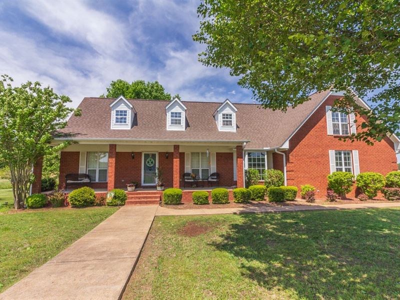 Beautiful Brick Home Great Location : Finger : McNairy County : Tennessee