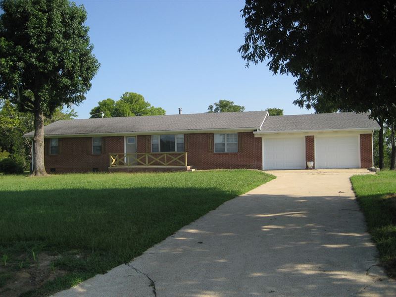 Home McNairy County TN Hobby Farm, Farm for Sale in Tennessee, 210607