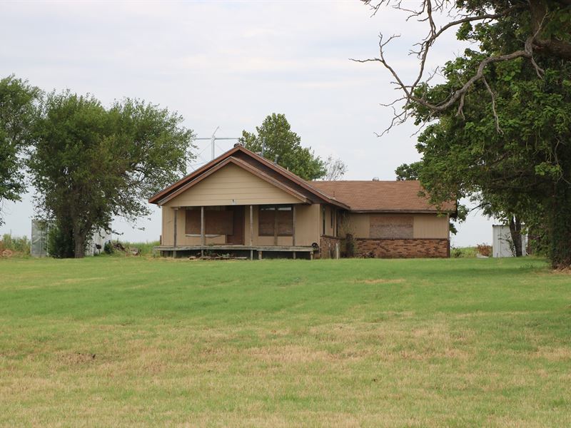 5 Acres And Structure For Sale Farm for Sale in Fort Cobb, Caddo