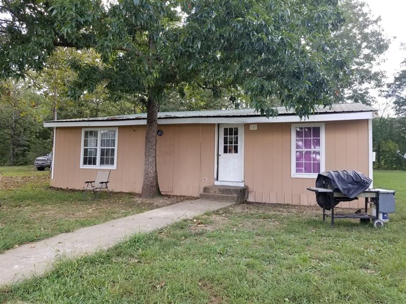 Four Bedroom Fixer Upper 6 95 Acres Farm For Sale In Evening Shade Sharp County Arkansas Farmflip