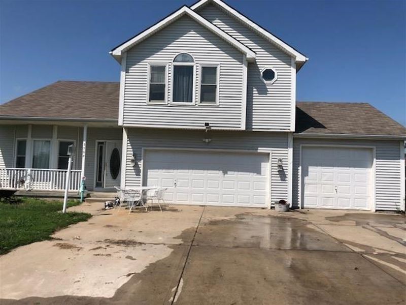 Country Living, Move Ready 4 Bed 3 Farm for Sale in Plattsburg