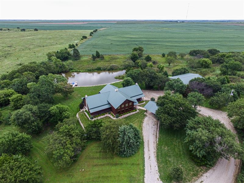 Magnificent Log Home : Minneapolis : Ottawa County : Kansas