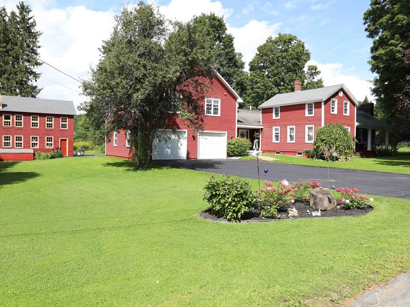 Large Farmhouse & Private Pond : LaFayette : Onondaga County : New York