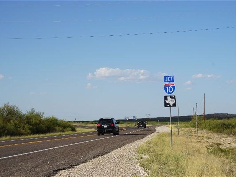 106.24 Acres Hwy 67 West Fort : Fort Stockton : Pecos County : Texas