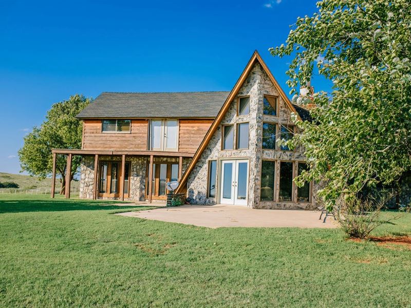 80 Acre, 3100+ Sq Ft Home Just : Elk City : Beckham County : Oklahoma