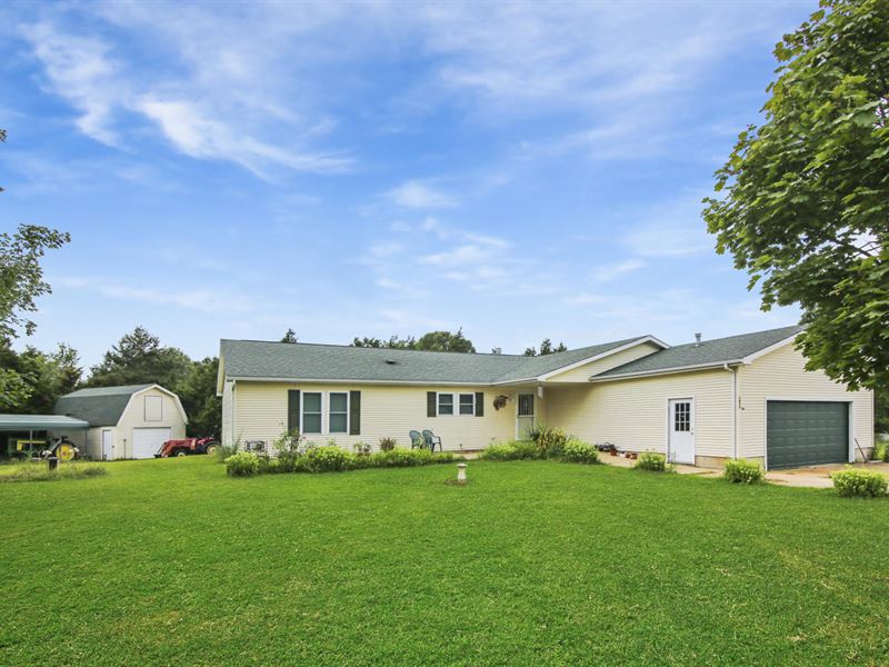 Country Home On 7 Ac, Stocked Pond Farm for Sale in Mountain Grove