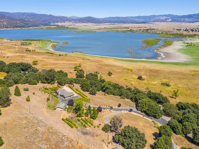 Lake Henshaw View Home : Santa Ysabel : San Diego County : California