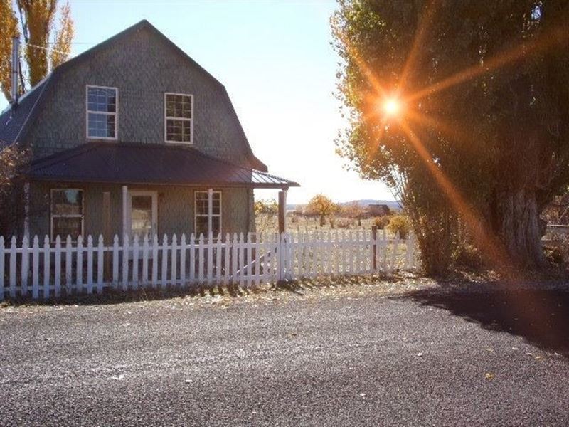 Vintage Farm House 4/Bed 1/Bath 217 : Davis Creek : Modoc County : California