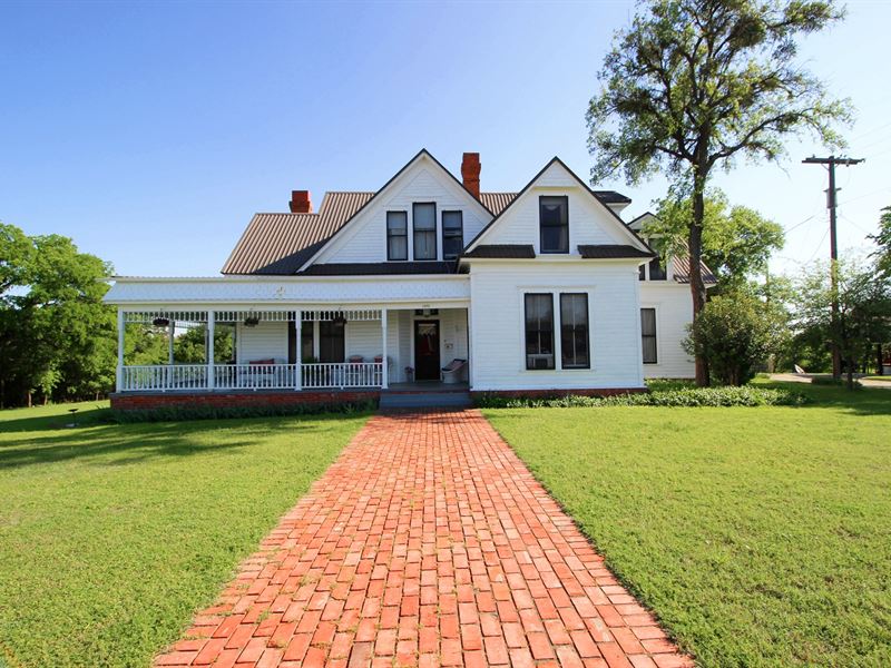Historic Home Gatesville, Texas Farm for Sale in Gatesville, Coryell County, Texas 225811
