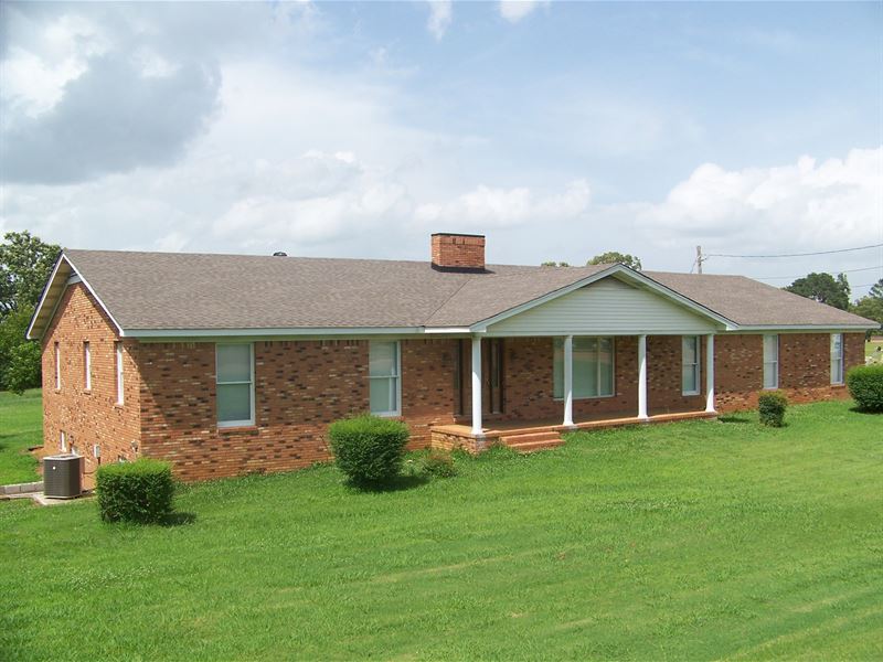 3Br / 3Ba Brick Home, Basement : Crump : Hardin County : Tennessee