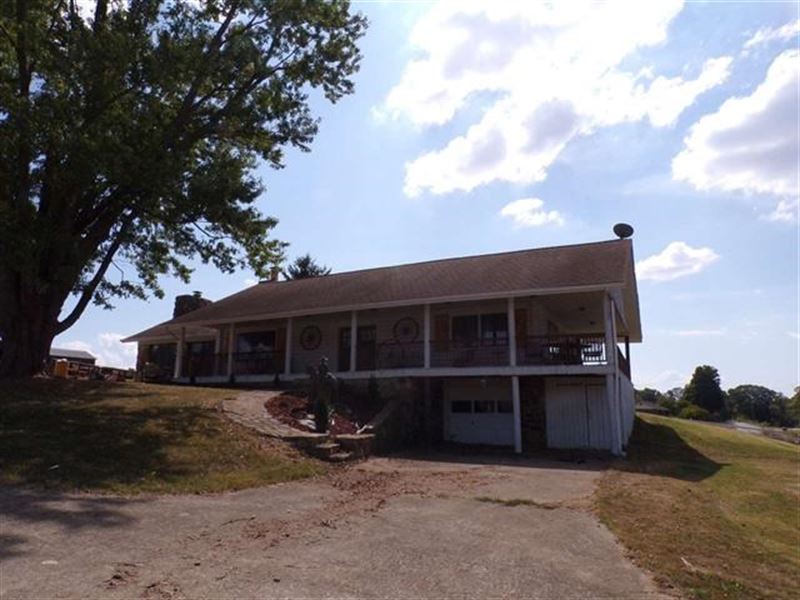 Country Home in Dandridge, TN Farm for Sale in Dandridge, Jefferson