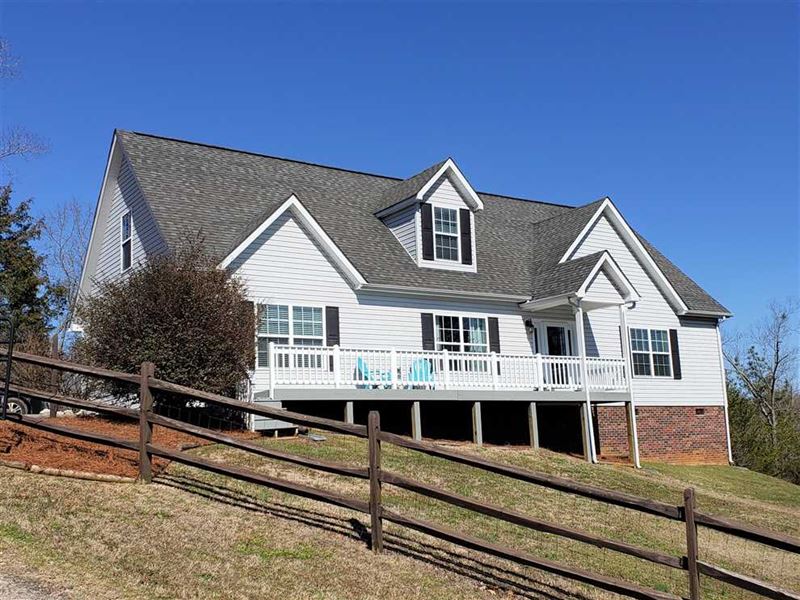 4Bd/3Ba Home With Pool on 9.47 Acr Farm for Sale in Hickory Grove