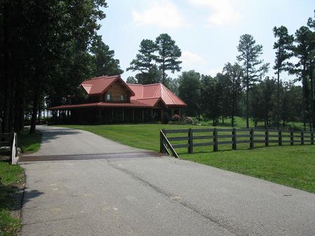 230 Acres with 28 Acre Private Lake : Huntingdon : Carroll County : Tennessee