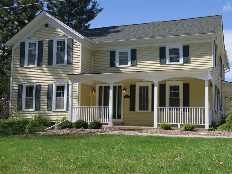 Beautiful Historic Farm House Farm for Sale in Ortonville, Oakland