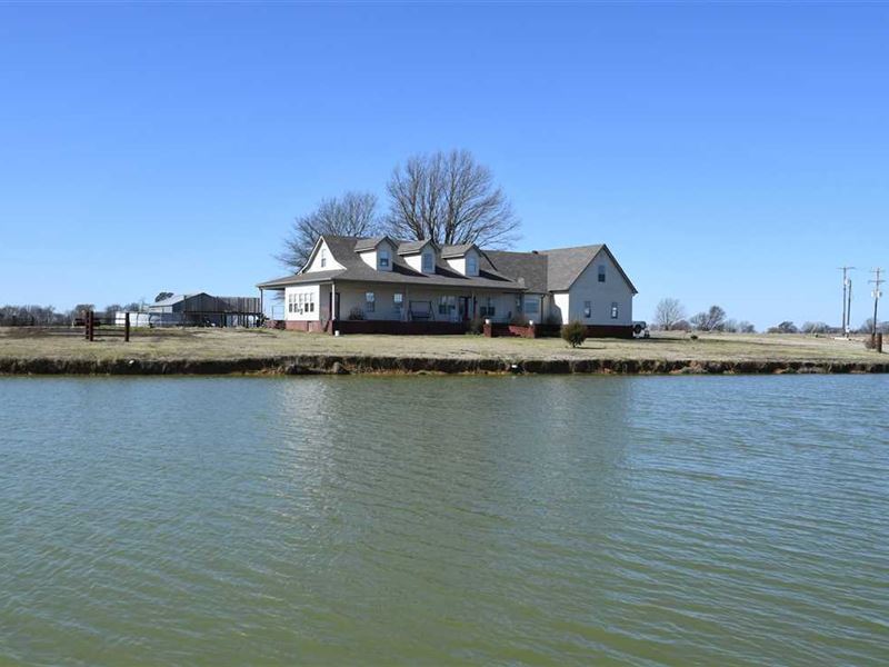 Large Home with Pond Near Brinkley, Farm for Sale in Arkansas, 235870